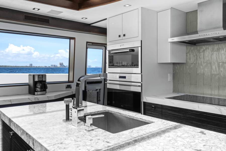 91ft Hatteras Yacht For Sale