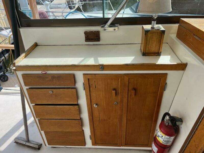 43ft Hatteras Yacht For Sale