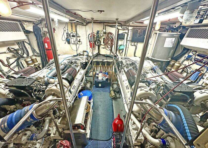 70ft Hatteras Yacht For Sale