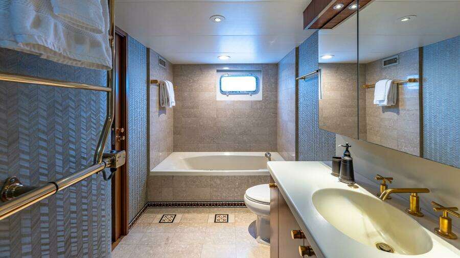 LADY SANDALS 131ft Feadship Yacht For Sale