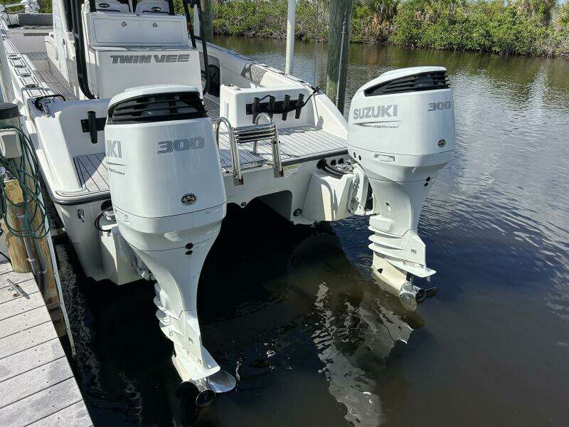2022 Twin Vee 280 GFX-Motors
