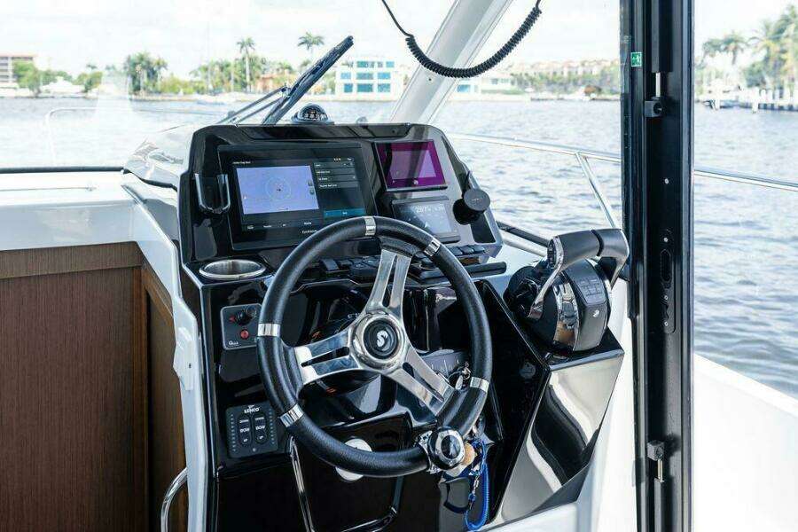Ad Man  29ft Beneteau Yacht For Sale