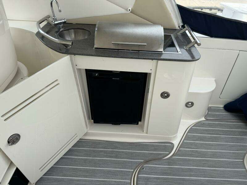 Bella Vita 37ft Sea Ray Yacht For Sale