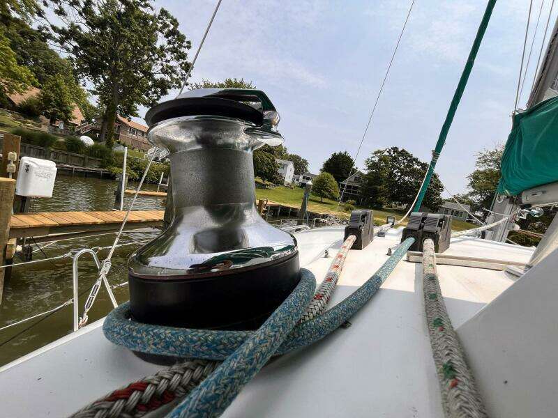 Wayward Sun 38ft Lagoon Yacht For Sale