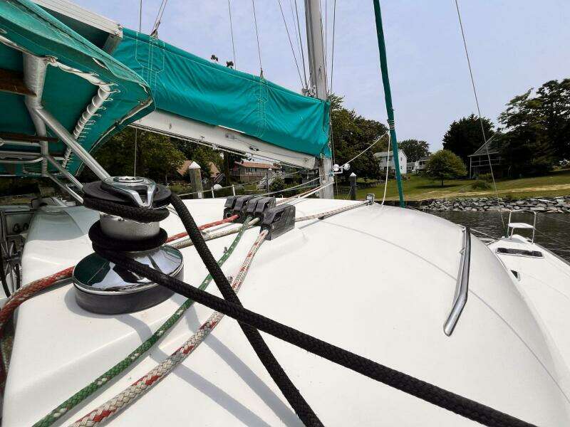 Wayward Sun 38ft Lagoon Yacht For Sale