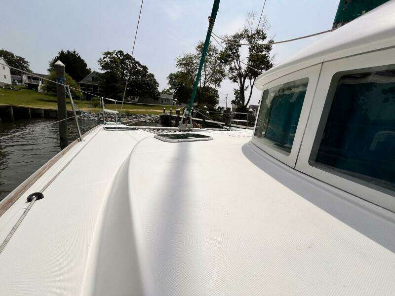 Wayward Sun 38ft Lagoon Yacht For Sale