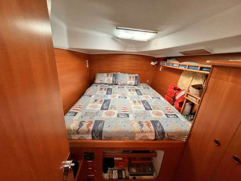 Wayward Sun 38ft Lagoon Yacht For Sale
