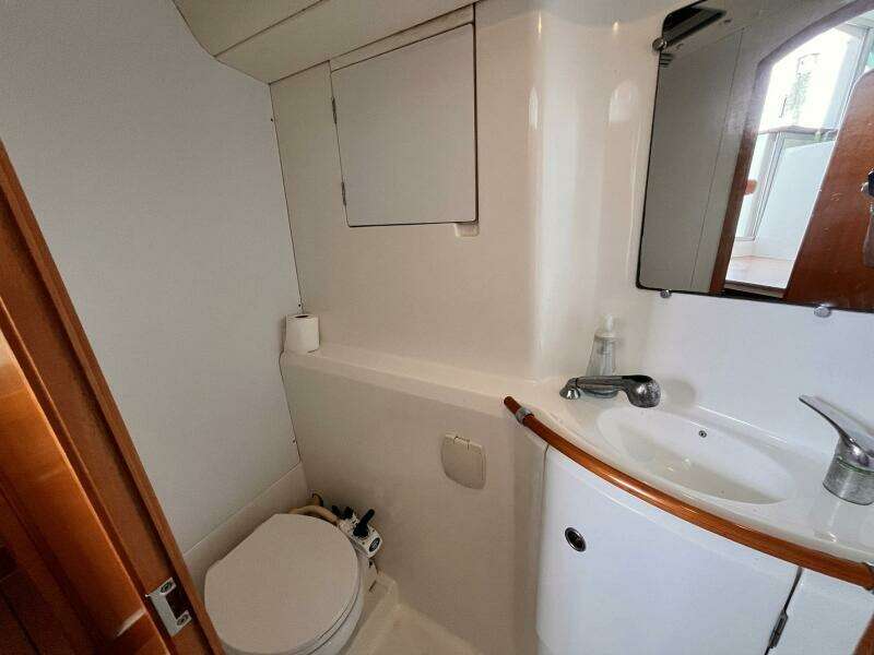 Wayward Sun 38ft Lagoon Yacht For Sale