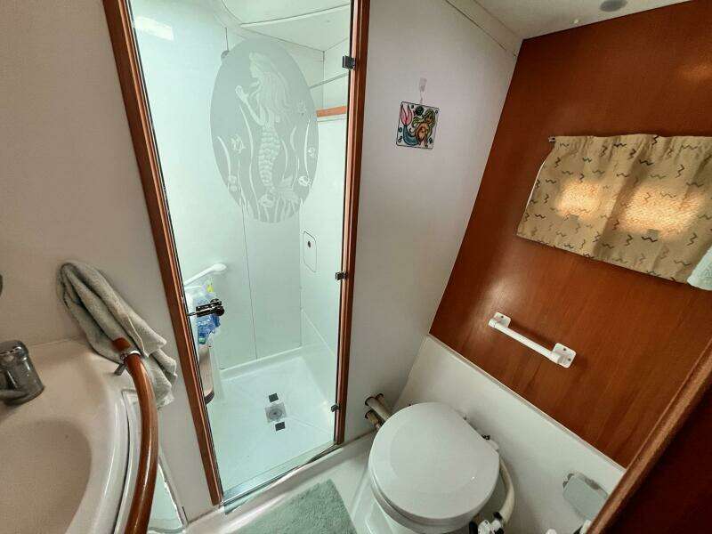 Wayward Sun 38ft Lagoon Yacht For Sale