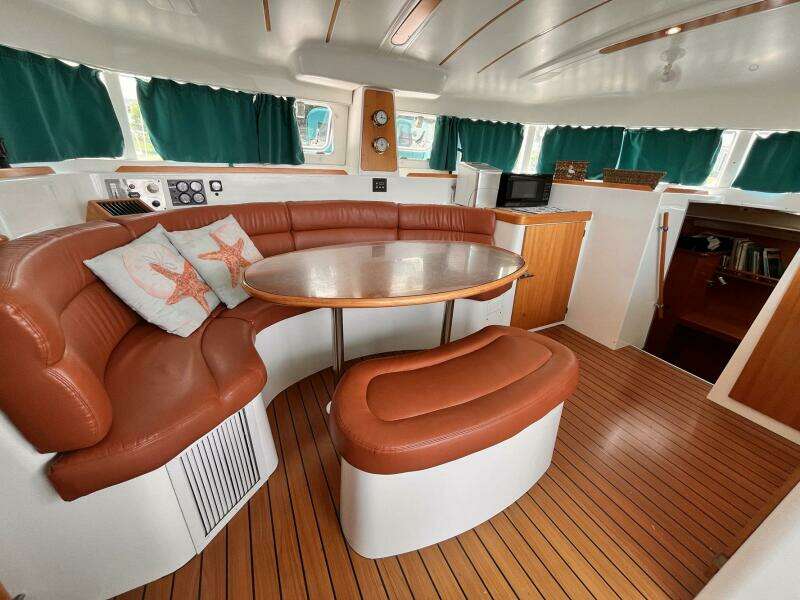 Wayward Sun 38ft Lagoon Yacht For Sale
