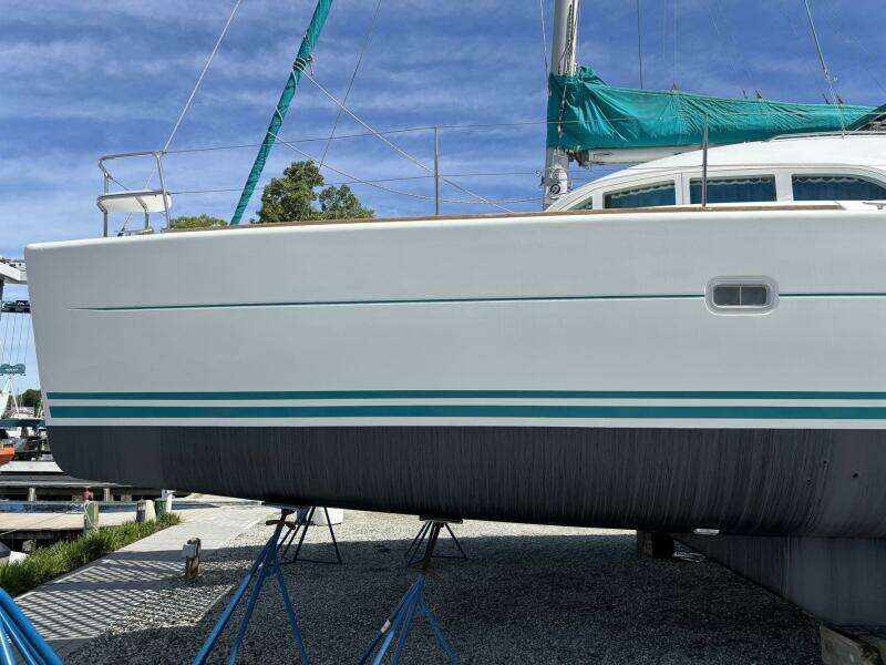Wayward Sun 38ft Lagoon Yacht For Sale