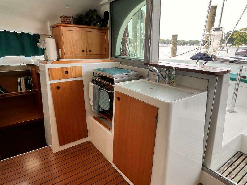 Wayward Sun 38ft Lagoon Yacht For Sale