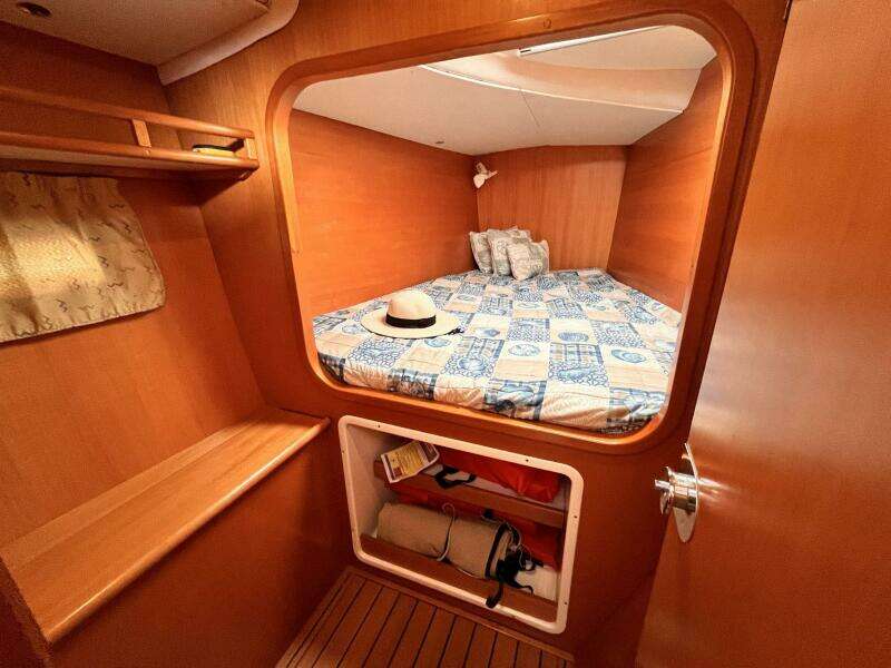 Wayward Sun 38ft Lagoon Yacht For Sale