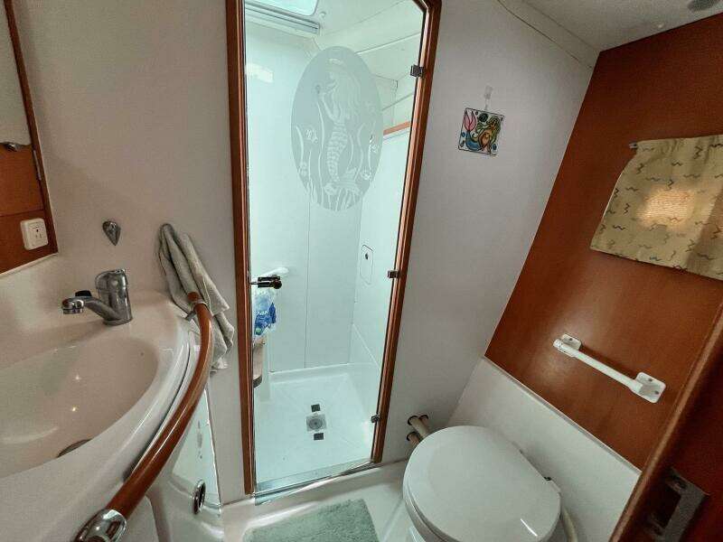 Wayward Sun 38ft Lagoon Yacht For Sale