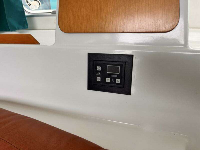 Wayward Sun 38ft Lagoon Yacht For Sale