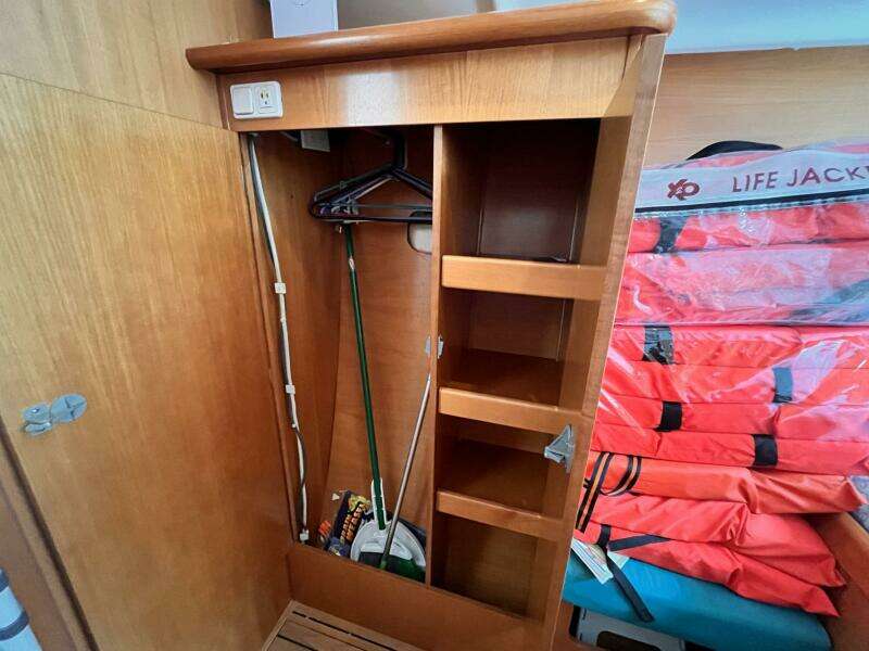 Wayward Sun 38ft Lagoon Yacht For Sale
