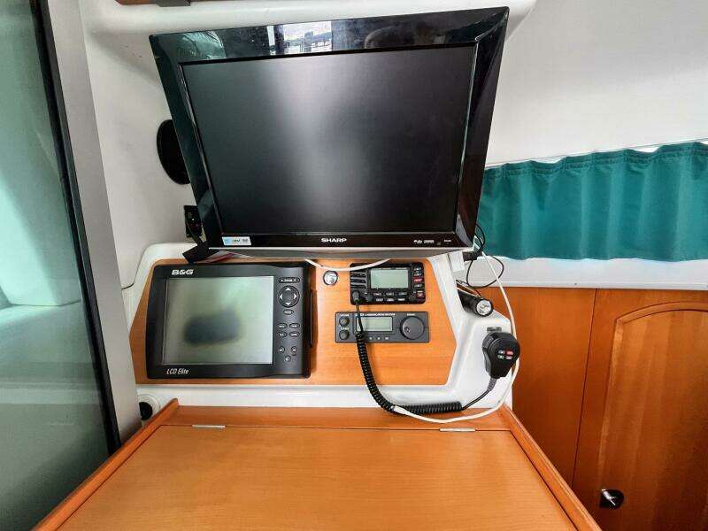 Wayward Sun 38ft Lagoon Yacht For Sale