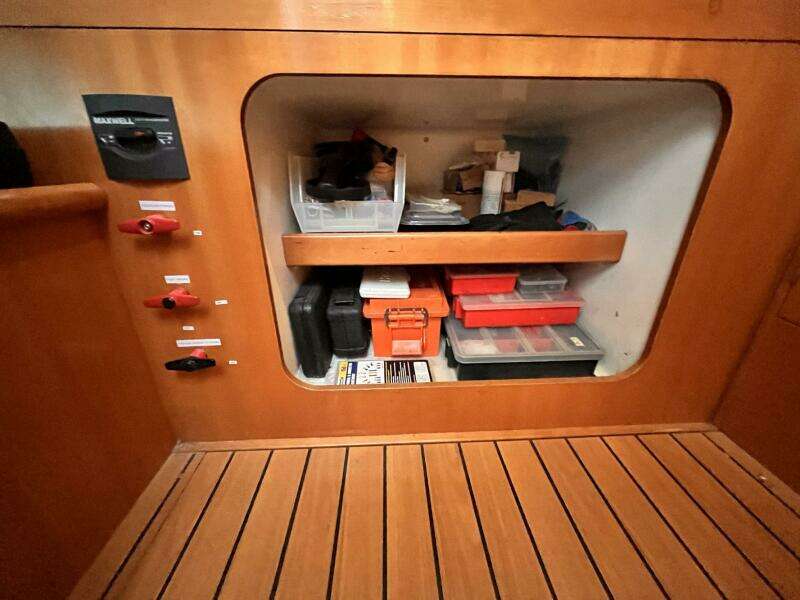 Wayward Sun 38ft Lagoon Yacht For Sale