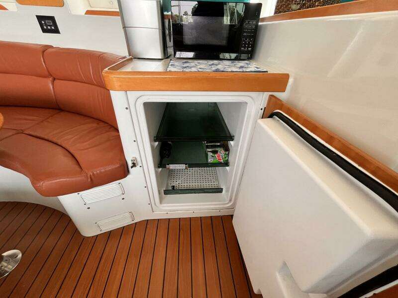 Wayward Sun 38ft Lagoon Yacht For Sale