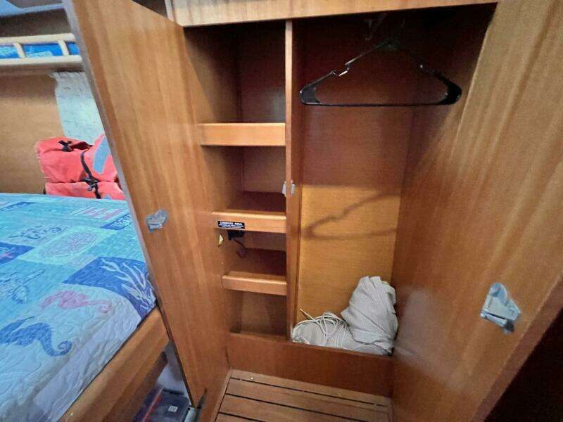 Wayward Sun 38ft Lagoon Yacht For Sale
