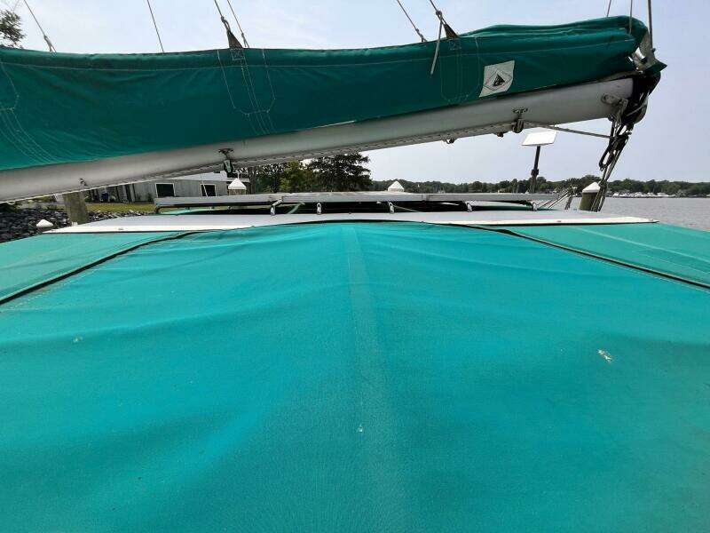 Wayward Sun 38ft Lagoon Yacht For Sale