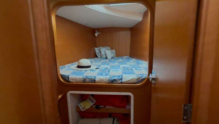 Wayward Sun 38ft Lagoon Yacht For Sale