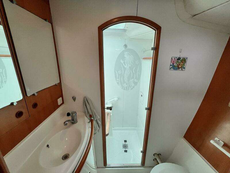 Wayward Sun 38ft Lagoon Yacht For Sale