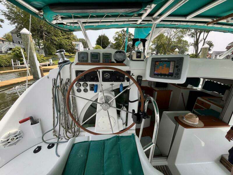 Wayward Sun 38ft Lagoon Yacht For Sale