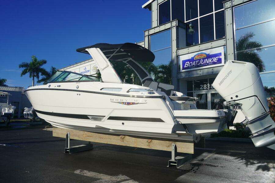 25ft Monterey Yacht For Sale