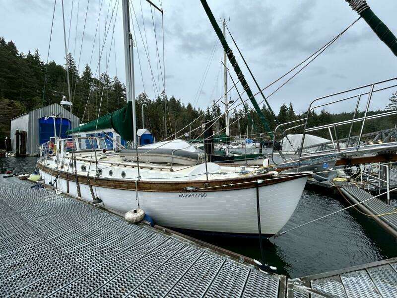 43ft Custom Yacht For Sale