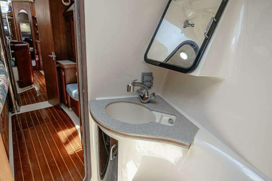 INTO THE MYSTIC 43ft Hunter Yacht For Sale