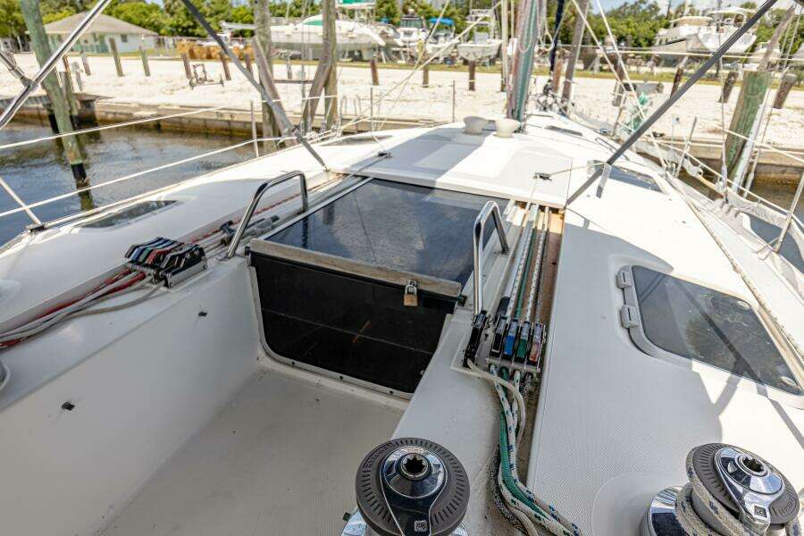 INTO THE MYSTIC 43ft Hunter Yacht For Sale