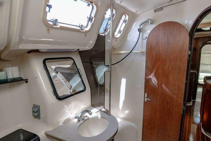 INTO THE MYSTIC 43ft Hunter Yacht For Sale