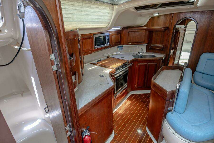 INTO THE MYSTIC 43ft Hunter Yacht For Sale