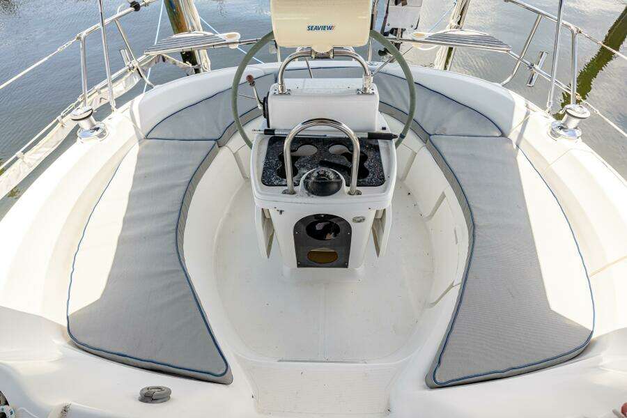 INTO THE MYSTIC 43ft Hunter Yacht For Sale