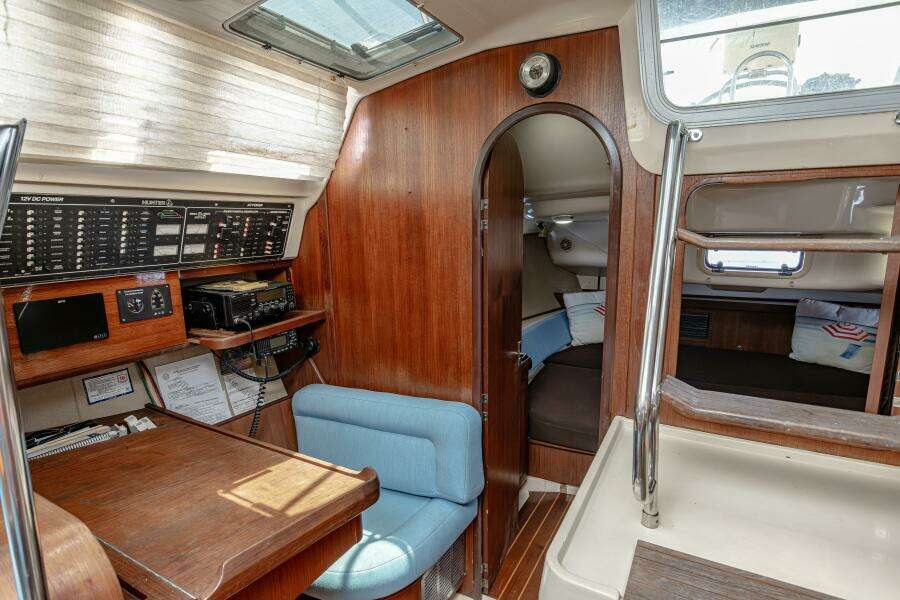 INTO THE MYSTIC 43ft Hunter Yacht For Sale