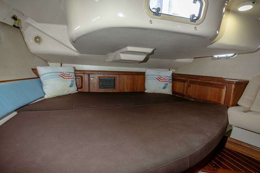 INTO THE MYSTIC 43ft Hunter Yacht For Sale