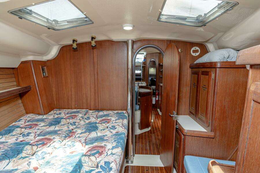 INTO THE MYSTIC 43ft Hunter Yacht For Sale