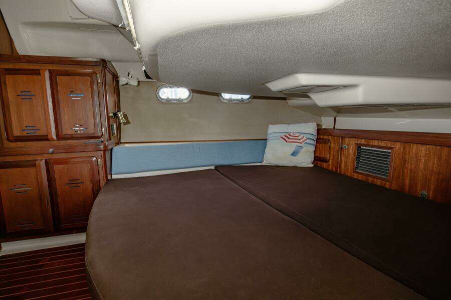 INTO THE MYSTIC 43ft Hunter Yacht For Sale
