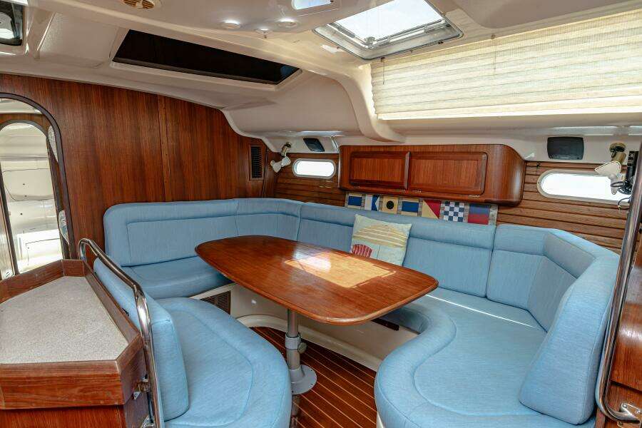INTO THE MYSTIC 43ft Hunter Yacht For Sale