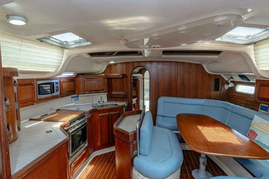INTO THE MYSTIC 43ft Hunter Yacht For Sale