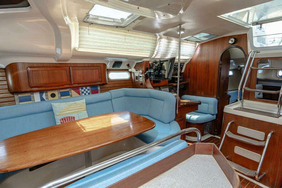 INTO THE MYSTIC 43ft Hunter Yacht For Sale
