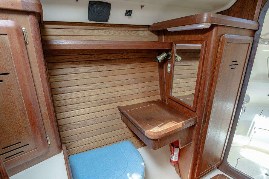 INTO THE MYSTIC 43ft Hunter Yacht For Sale
