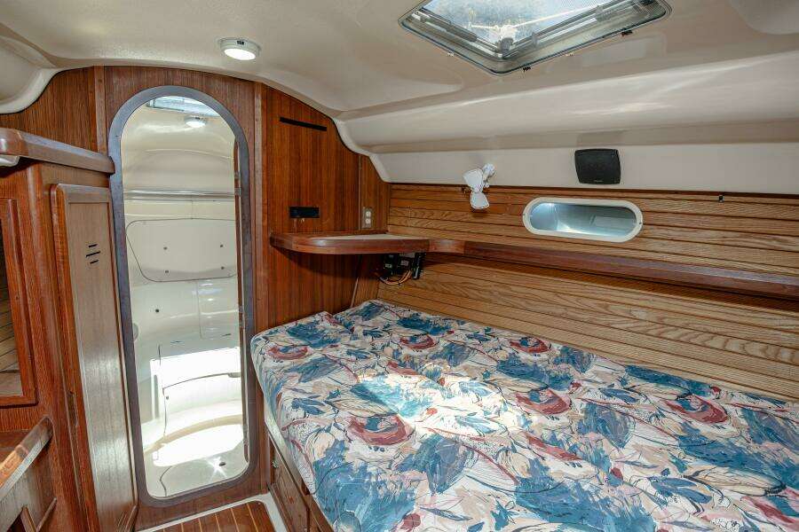 INTO THE MYSTIC 43ft Hunter Yacht For Sale