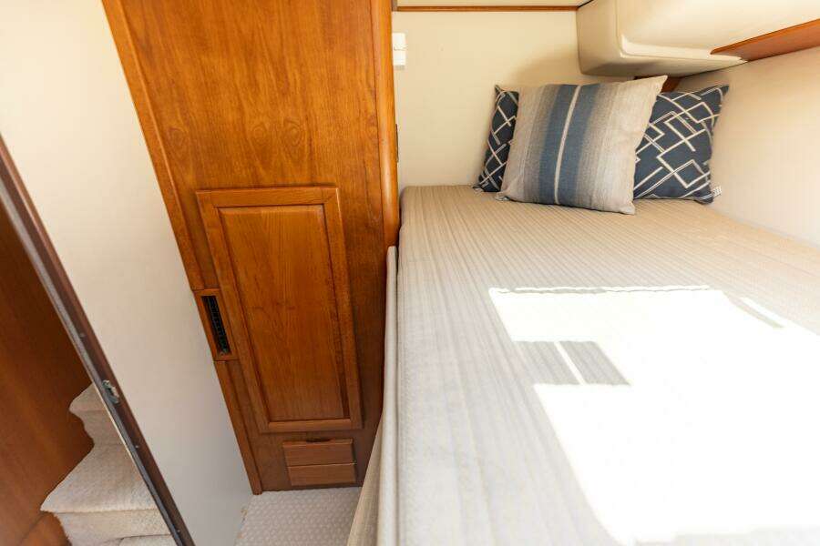 2002 Luhrs 40 Convertible- Trigger Happy- Guest Stateroom
