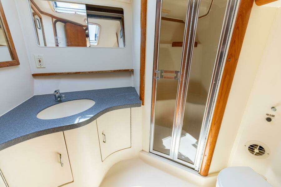 2002 Luhrs 40 Convertible- Trigger Happy- Head