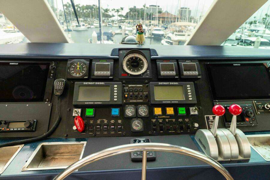PREMIUM 65ft Hatteras Yacht For Sale