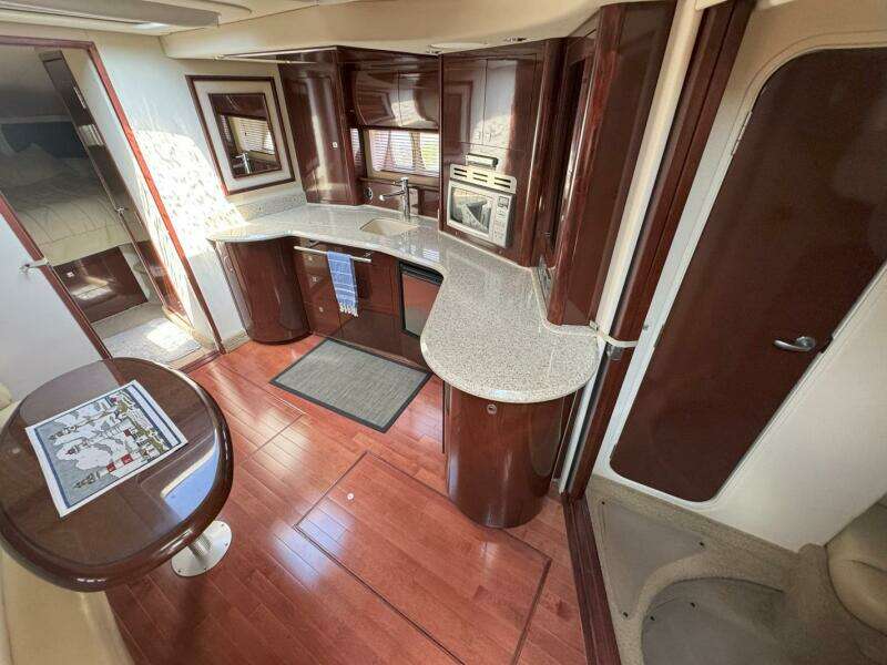 Galley, Salon