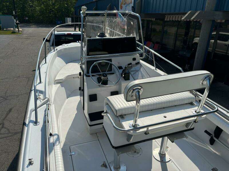 21ft Boston Whaler Yacht For Sale