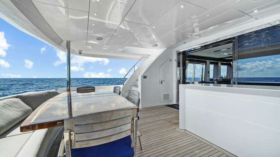 SURPLUS LINES 91ft Hatteras Yacht For Sale